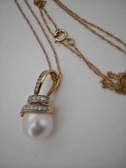 Colier 18kcu perla si diamante naturale