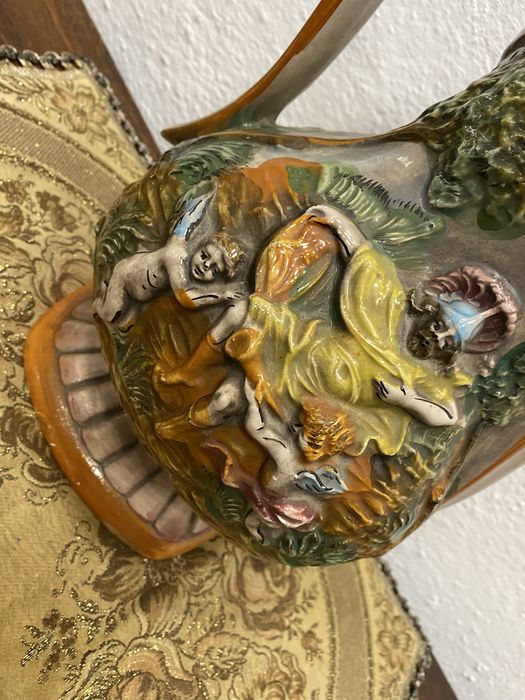 Порцеланова кана Capodimonte Италия с релефна украса