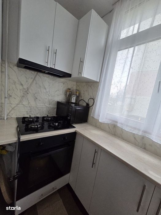 Apartament 2 camere zona Scoala 2 parter imbunatatit mobilat Adjud