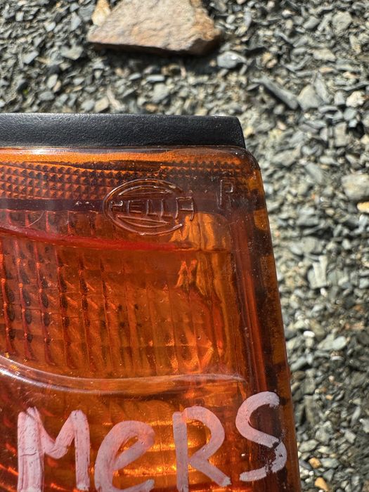 Поворотник правый мерседес 124 оригинал