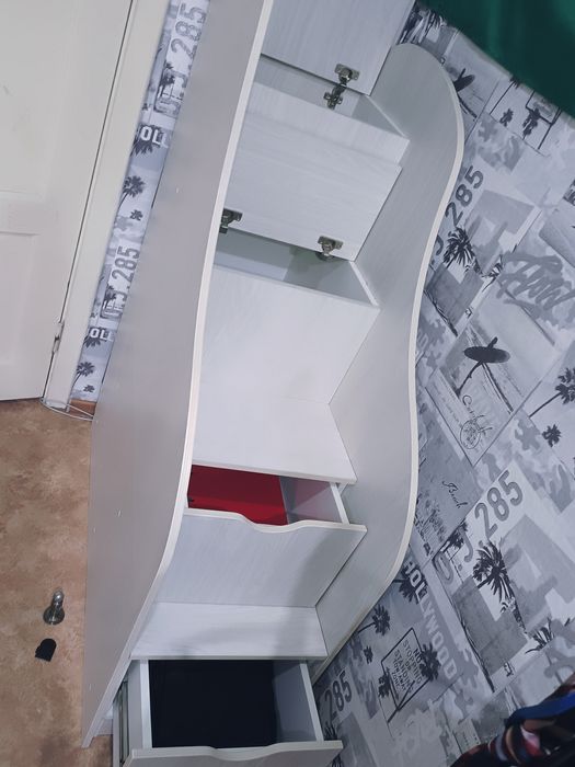 Продам спальный гарнитур в детскую