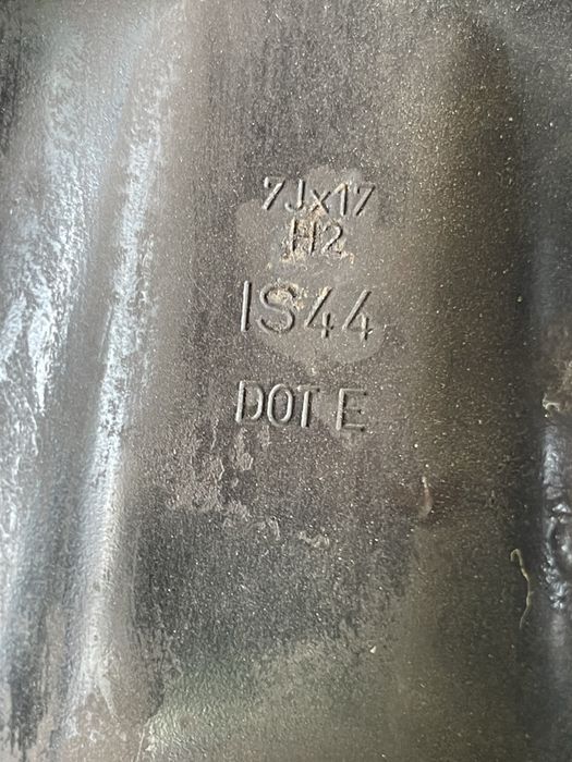 Anvelope de iarna 215 50 R17 Barum cu jante de tabla Opel