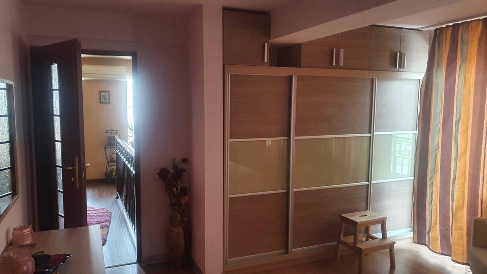 Proprietar inchiriez Casa/Vila cu curte, 5 camere trei bai , zona Brancoveanu, Alunisului