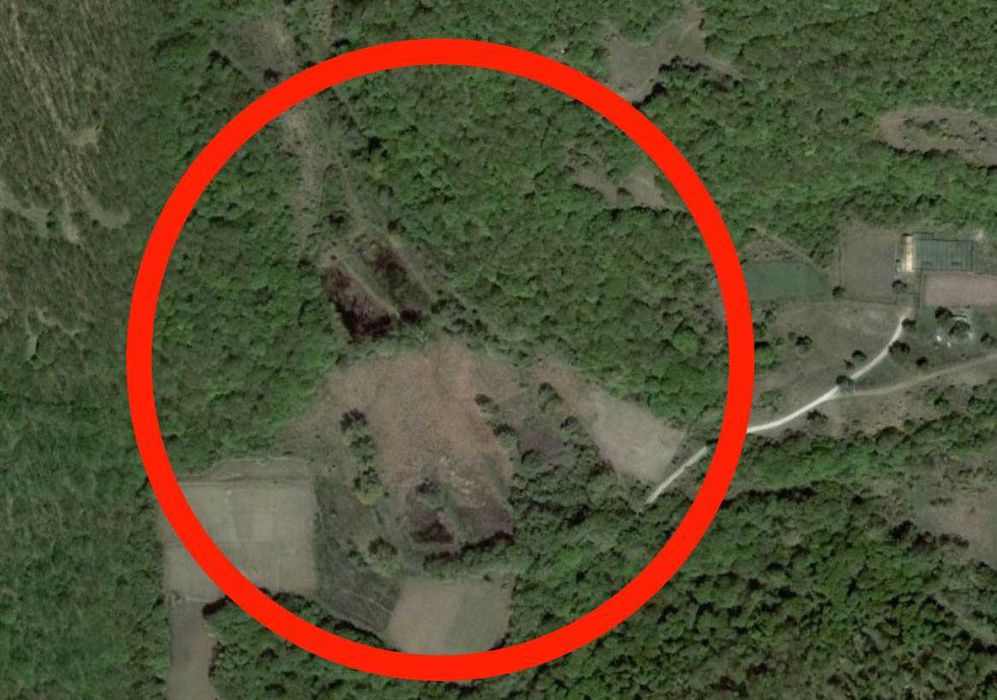 Имот,подходящ за ваканционно селище,имение с езеро,рибарници.