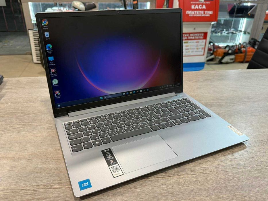 Lenovo IdeaPad 1i 15" – Intel Celeron N4500 / 8GB RAM / 238GB SSD