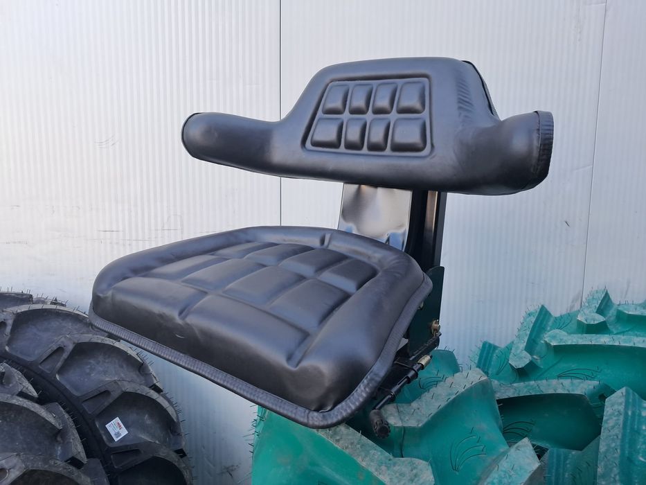 Scaun negru nou pentru tractor U-445;U-650 cu reglaj triplu si amortizor