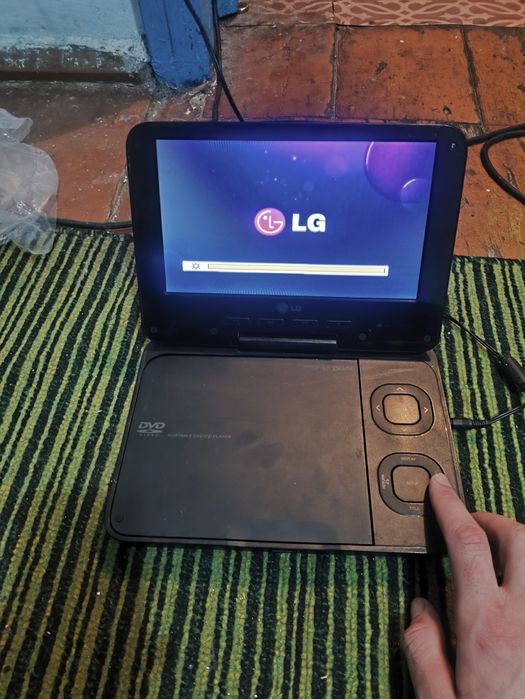 Продам переносной ДВД плеер