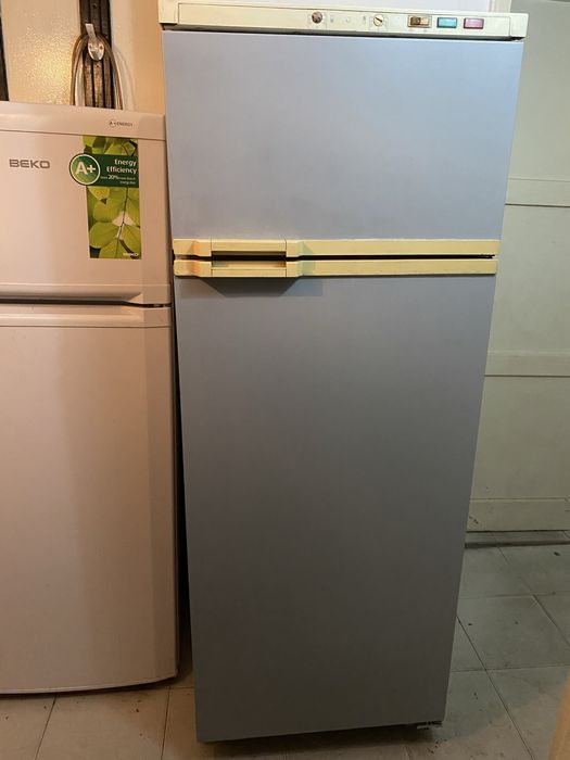 Хладилник с фризер