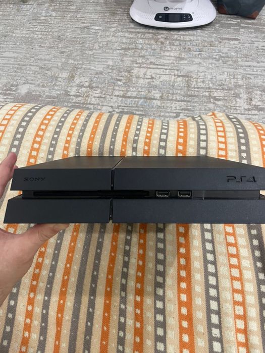 Продам Playstation 4