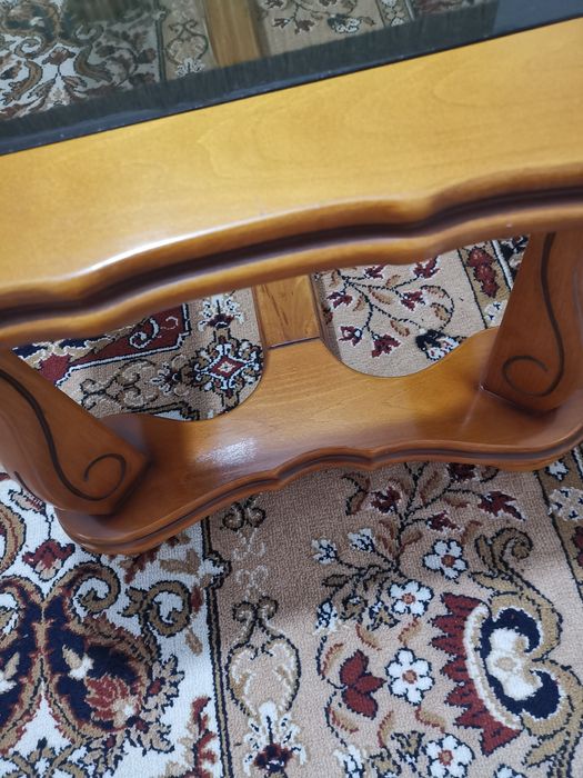 Covor și masa de cafea