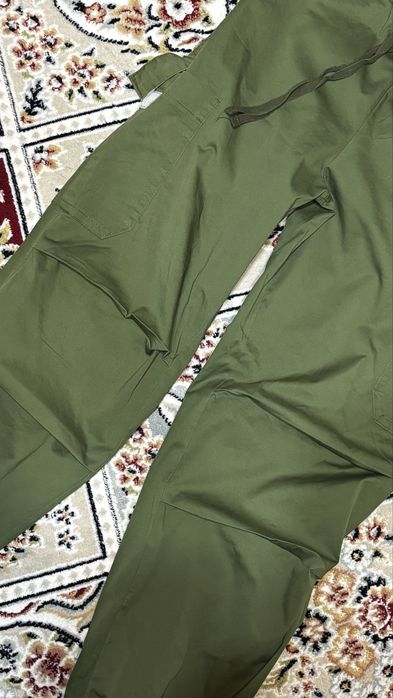 Карго-джогеры в оливковом цвета