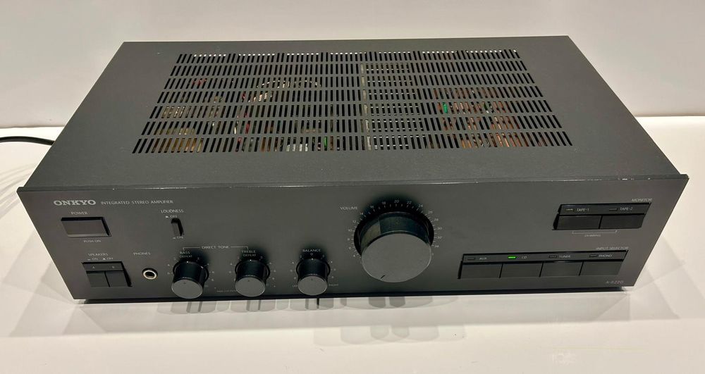 Vand amplificator Onkyo A-8220