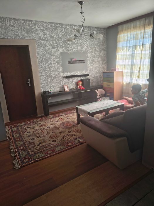 0888909923Продавам двуетажна къща в с.Горник на 3км от Червен бряг на тихо и спокойно място