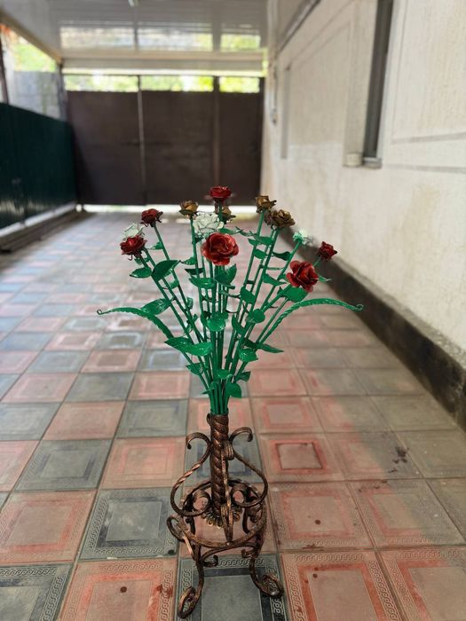 Железные кованые розы
