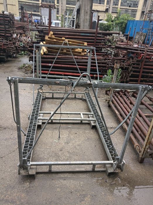 Товарна платформа - кош за скеле