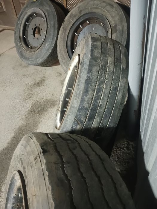 Шины на ПТС 4, срочно