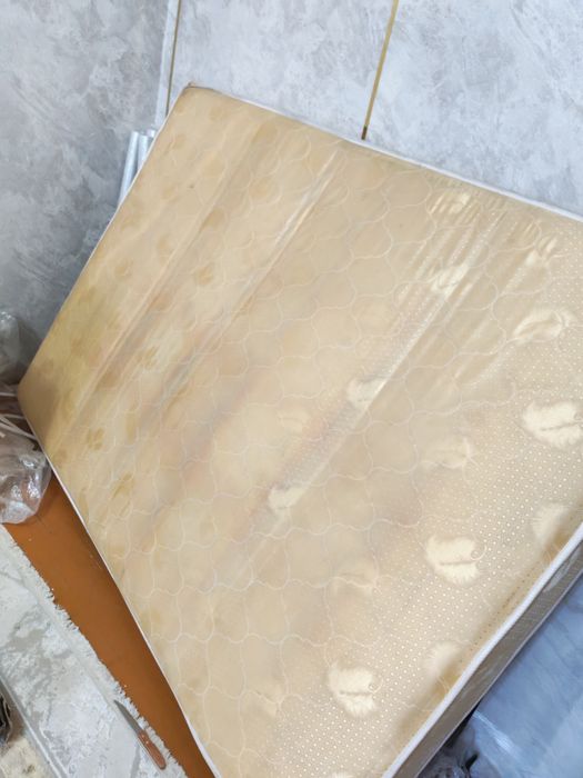 Продам кровать спальную