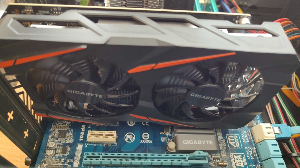 Геймърски компютър i5 rx460