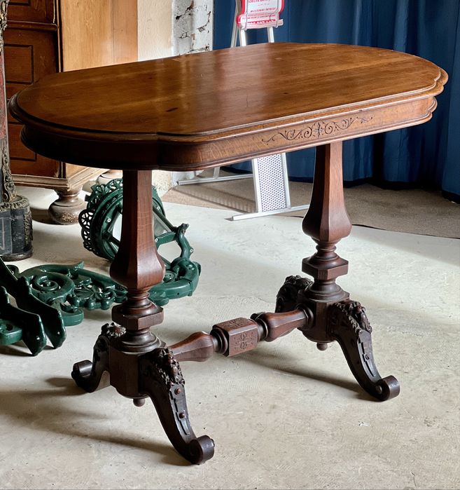Masă veche stil Victorian / Napoleon III din lemn masiv – piesă deosebită