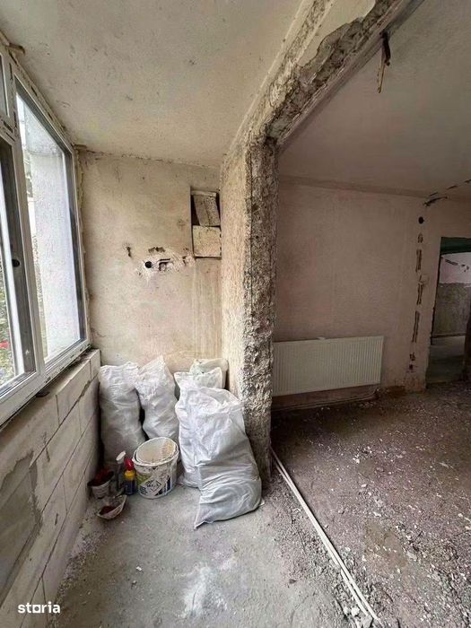 De vanzare apartament 3 camere si balcon, 70mp, zona buna, pret 55000e