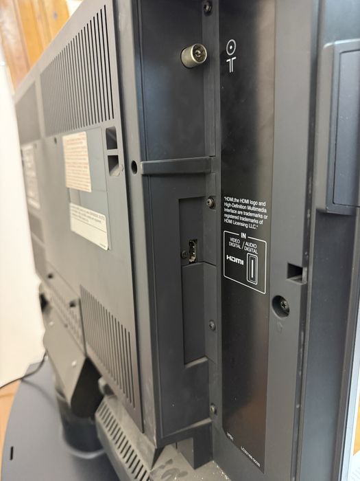 Телевизор JVC +-65 см диагональ