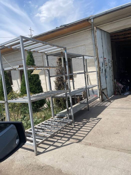 Stelaj sotiladi  Qushlar uchun qafas sotiladi