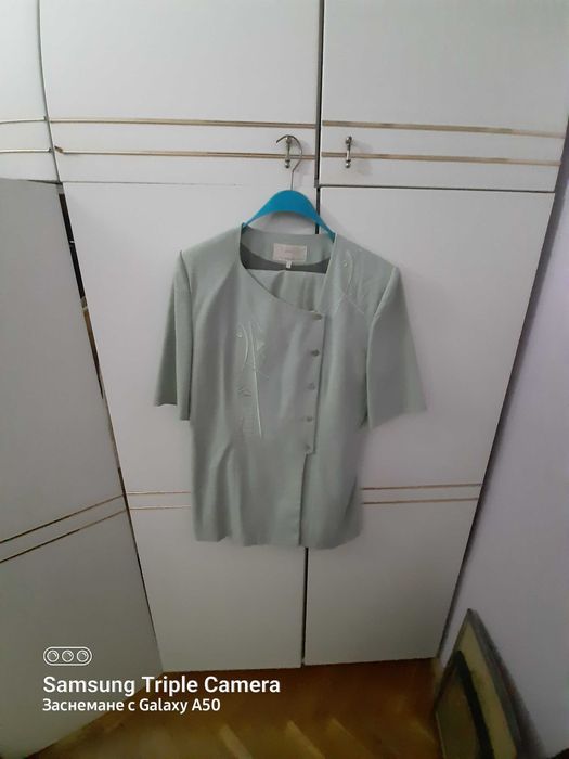 Елегантен дамски костюм