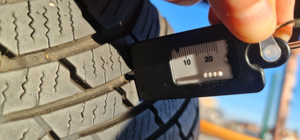 Зимни  гуми 225/45/17 като нови!