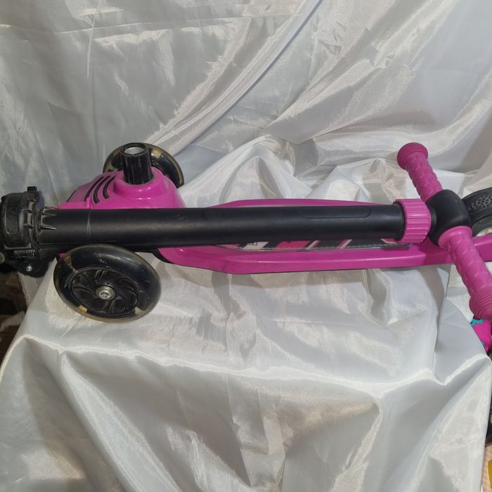 Trotineta pliabila cu 3 roti si lumini