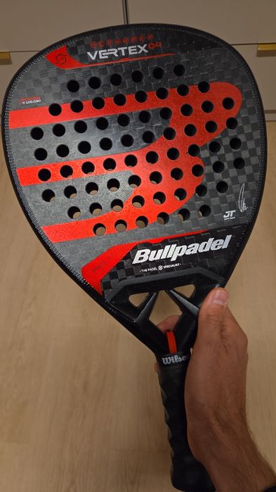 Racheta padel Bullpadel Vertex 04 Proline – negru/rosu
