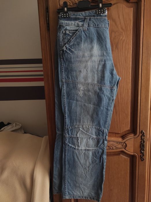 Pantaloni tip blugi, modele diferite, marimi si culori diferite
Modele