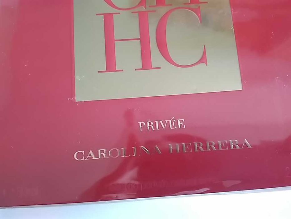 Vand parfum nou, sigilat, original Carolina Herrera "Privee"