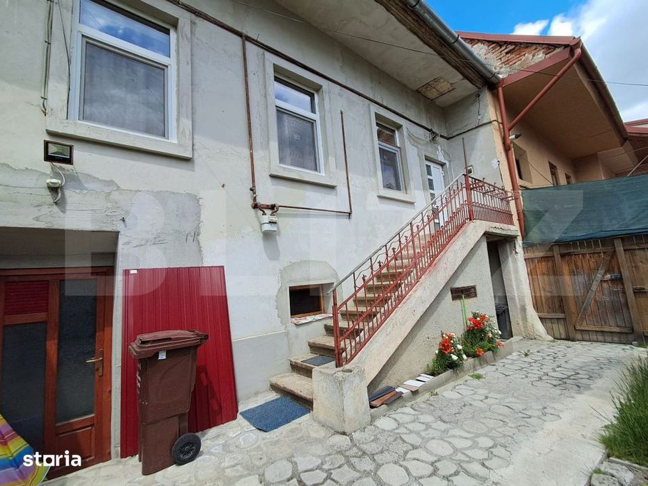Casa Individuala Etaj si Demisol, zona Reghin