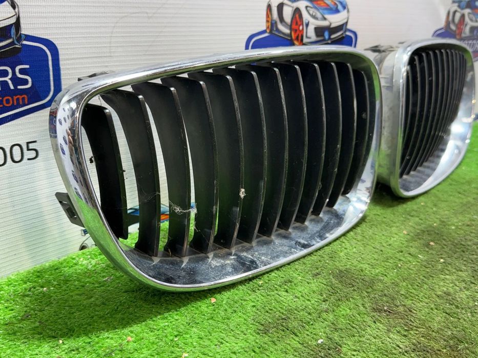 GRILA BARA FATA CENTRALA BMW E93 320D 2013 2.0 DIESEL COD OEM 51137166439 / 7166439 / 7166440 / 51137166440 / DECAPOTABILĂ (CABRIOLET) 2005-2013