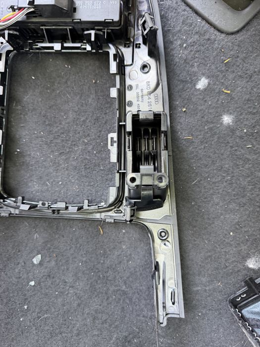 Декоративна рамка за централна конзола Audi Q5 / A4 / A5 | 8K0864261F