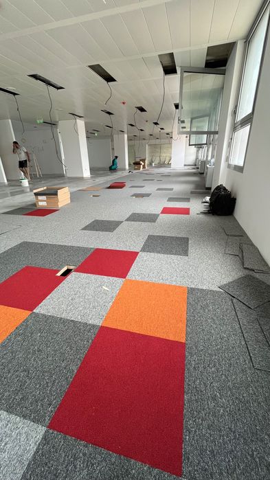 Монтаж на ролков мокет, мокетени плочи, ПВЦ настилка и балатуми