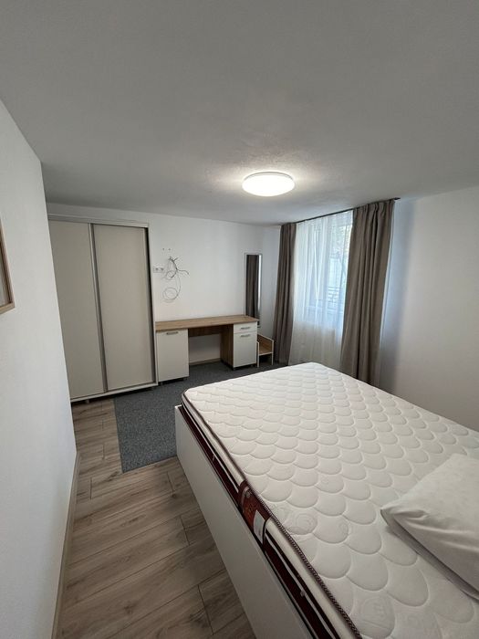 Particular închiriez garsonieră la curte în zona Trei Stejari