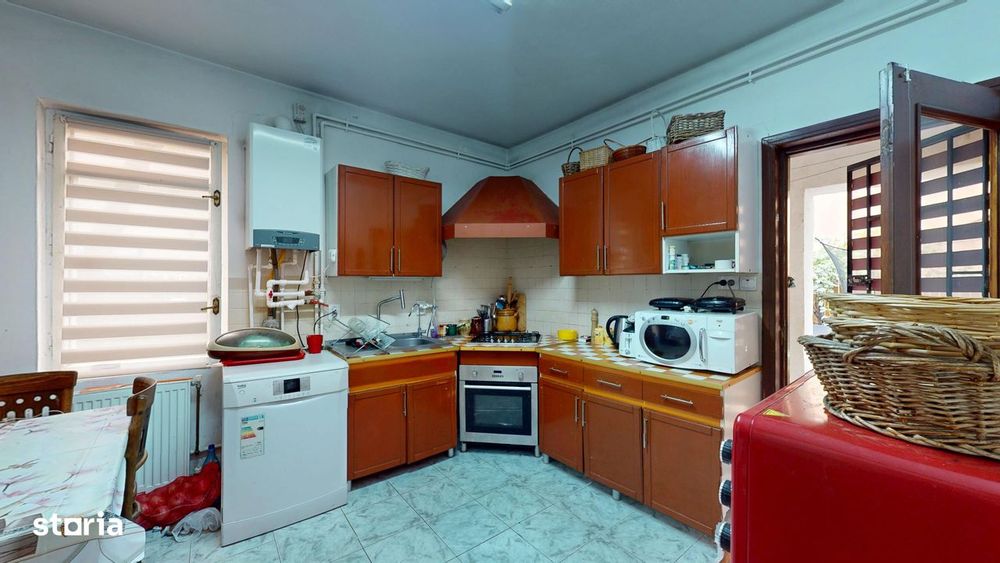 Vila spațioasă 13 camere, 350 mp utili, Dămăroaia,sector 1