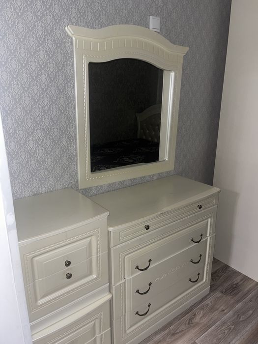 Продам спальный гарнитур