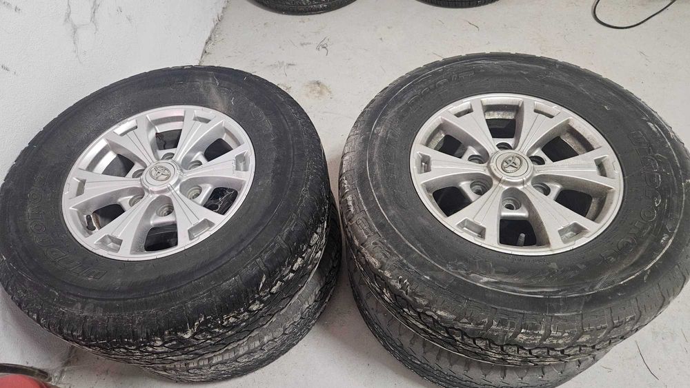 Vand autoutilitara Toyota Hilux