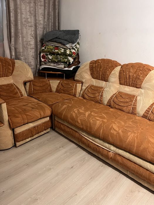Продаю диван вместе с креслой