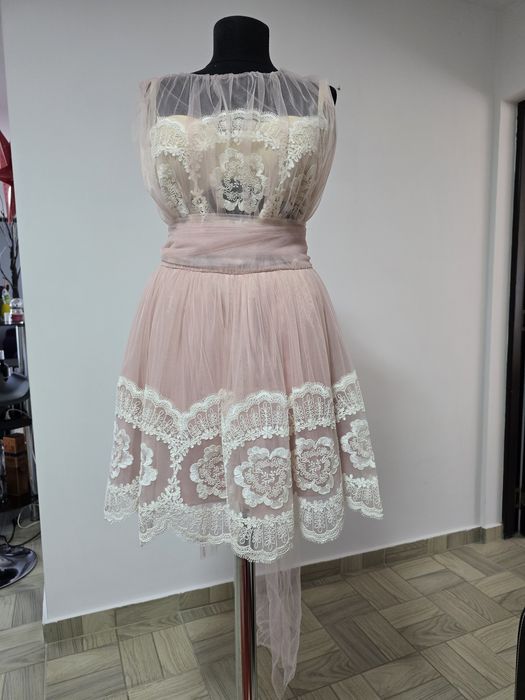 Rochie superba dantela si tull, model de printesa  cu design femini  si rafinat