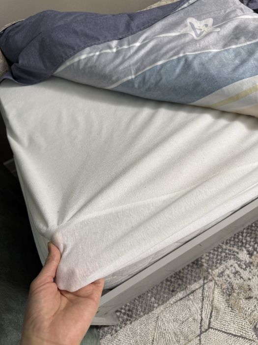 Продаются две односпальные кровати.