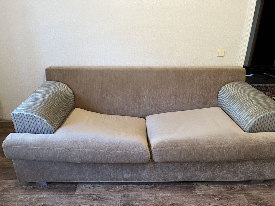 Сидячий диван