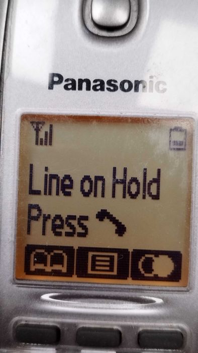 Стационарени безжичени телефони Panasonic KX-TG 4бр със захранване