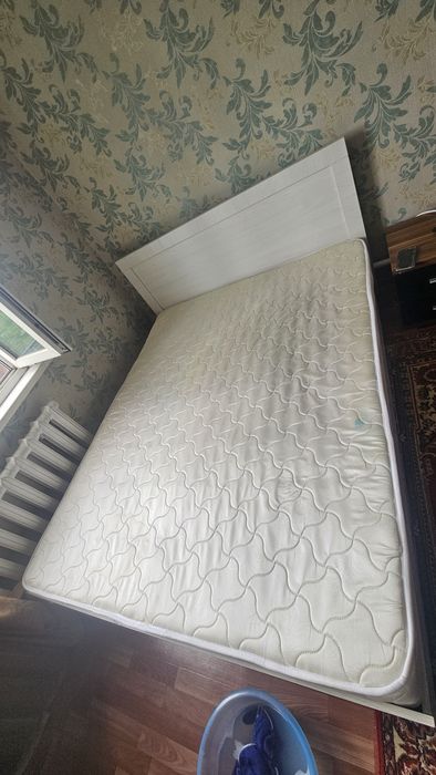 Срочно продам кровать с матрасом
