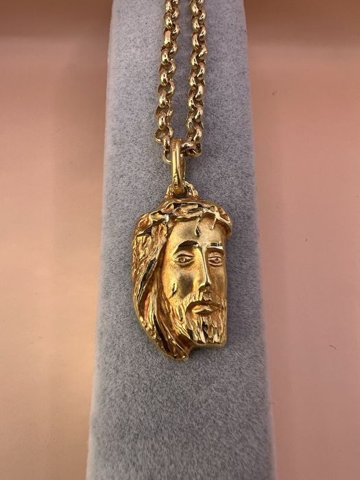 Продам золотой кулон.