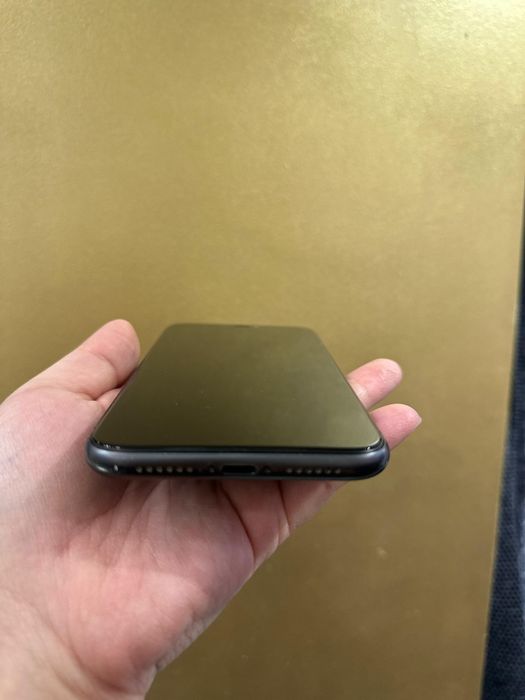 iPhone 11. В хорошем состояние.