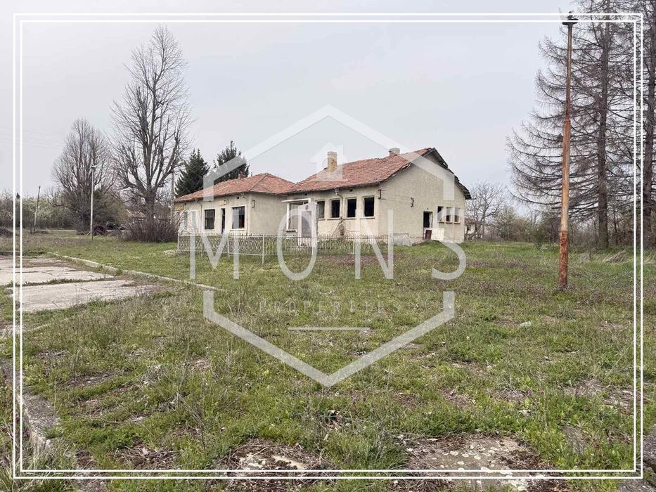 Парцел в Търговище, област-с.Ястребино площ 306 цена 40000