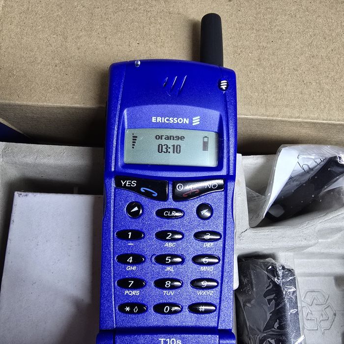 Ericsson T10 – NOU, în cutie